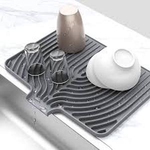 lot 2079 image: Gray Rubber Dish Drying Rack