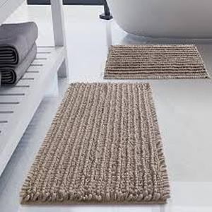lot 1604 image: Fuzzy tan bath mat 29 in x 20 in