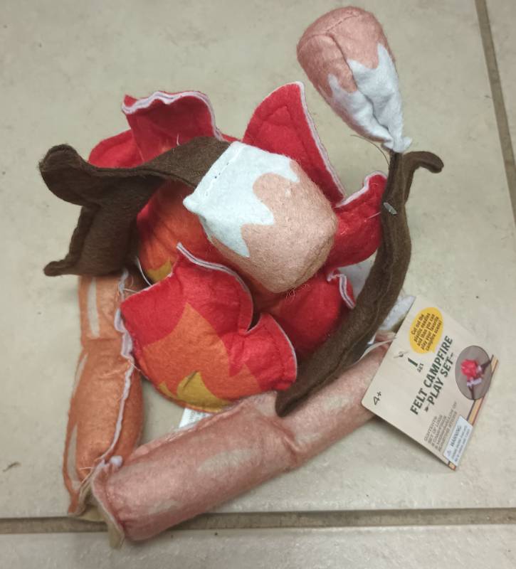 lot 522 image: Felt Campfire Play Set with Marshmallow Roasting