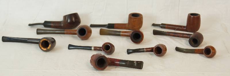 lot 6899 image: Lot of 11 Smoking Pipes - WOW
