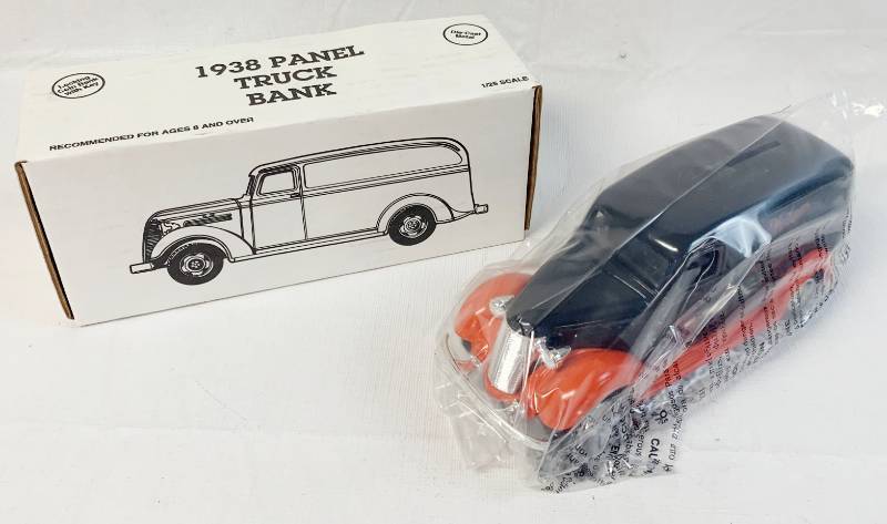 lot 8017 image: ERTL - Phillips Petroleum Company PHILGAS 66th Anniversary - 1938 Panel Truck Bank