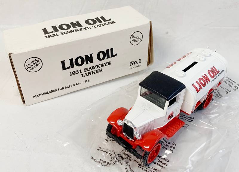 lot 8020 image: ERTL - Lion Oil Company El Dorado, Arkansas - No. 1 in Series - 1931 HAWKEYE Tanker Bank