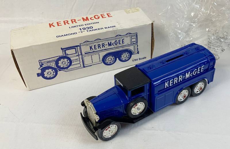 lot 8029 image: ERTL - KERR-McGEE - KERR-McGEE Refining Corp. - 1930 Diamond T Tanker Bank - 134 Scale - 1992 ERTL