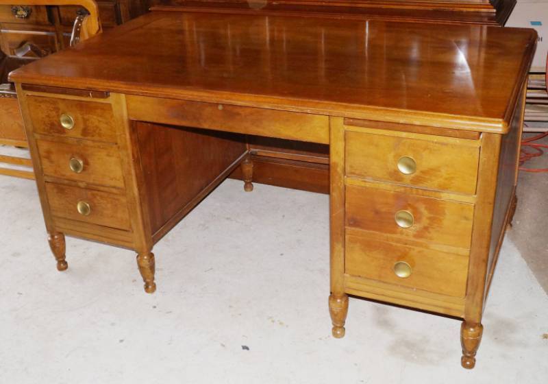 lot 6212 image: Wooden Desk