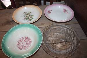 lot 1126 image: Vintage Serving Bowls and More