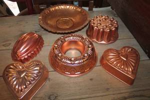 lot 1128 image: Vintage Copper Molds and More