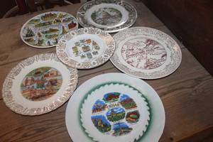 lot 1130 image: Vtg. Dcor Plates