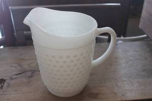 lot 1138 image: Vintage Hobnail Milk Glass Pitcher 8 tall