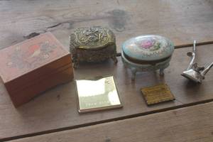 lot 1146 image: Vintage Jewelry Trinket Boxes and More