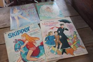 lot 1160 image: Vtg. Whitman Paper Doll Sets