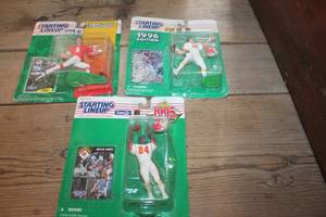 lot 1165 image: NIP Vtg. 90s Starting Lineup Figures