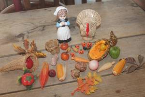 lot 1177 image: Vintage Fall Dcor