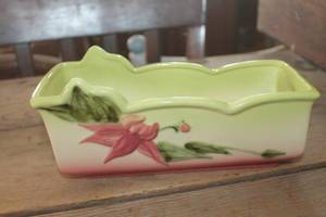 lot 1179 image: MCM Hull Planter no chips or cracks