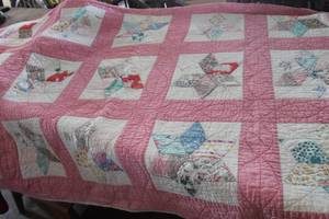 lot 1189 image: Vtg. Quilt wsome wear due to age 60 x 80