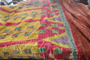 lot 1191 image: Vtg. Light Weight Twin Beadspread