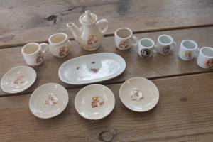 lot 1192 image: Vtg. Childs Tea Set Pieces