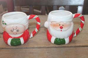 lot 1195 image: Vtg. Mr. & Mrs. Santa Claus Coffee Cups