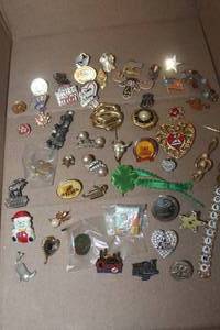 lot 1203 image: Vtg. Pins and More