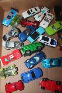 lot 1206 image: Flat of Hot Wheels