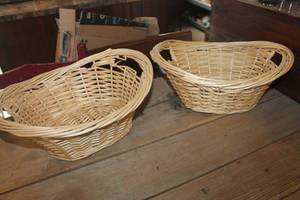 lot 1216 image: 2 Small Laundry Baskets