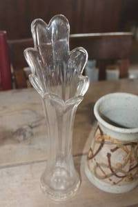 lot 1220 image: Vtg. Swung and Pottery Vases