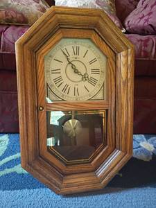 lot 905 image: Howard Miller Chime Clock.   21 x 13 x 6