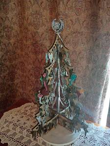 lot 910 image: 24in. tall Key Tree with Cadillac Hood Ornament for Tree Topper