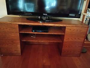 lot 922 image: Wooden Television Stand with Lots of Storage. 6 Drawers and 2 Shelves.  29 x 70 x 20.  DOESNT come with Direct TV Box