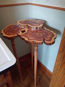 lot 929 image: Handcrafted Live Edge Wood Slab Table.  32 x 19 x 16