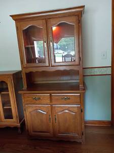 lot 931 image: Oak Wood China Cabinet Hutch with Glass Doors. Light works.  74 x 38 x 18