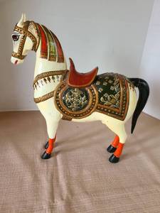 lot 1002 image: Hand painted decorative horse figurine with traditional folk art design, 11in tall, tail has been glued