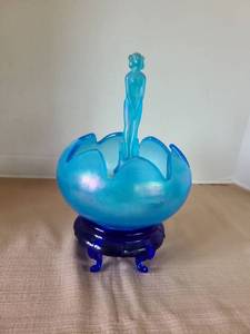lot 1004 image: 4 piece Fenton Celeste Blue Lotus Bowl  September Morn Nymph Centerpiece Set