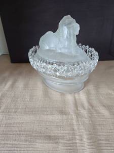 lot 1014 image: Crystal Glass Lion Covered Bowl with Diamond Pattern
