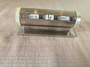lot 1027 image: Mid-Century Modern Chrome Cylindrical Perpetual Calendar