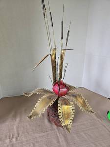lot 1031 image: Mid-Century Modern Brass Pineapple Sculpture with Metal Fronds, 24in tall