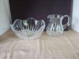 lot 1037 image: Beautiful crystal bowl and pitcher