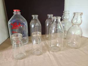 lot 1043 image: Vintage Meadow Gold milk bottles and others