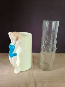 lot 1046 image: Novelty Pin-Up Girl Ceramic Mug and Clear Glass Vase Set