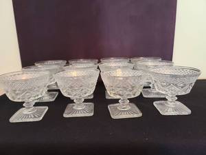 lot 1115 image: Crystal Cut Glass Dessert Bowls Set with Square Pedestal Base, set of 12