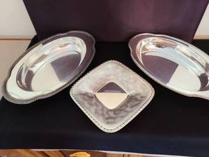 lot 1119 image: Silver Plated Serving Tray Set with Decorative Edges