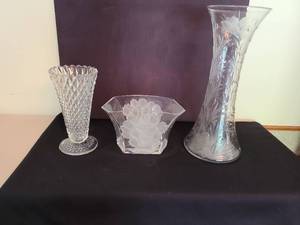 lot 1124 image: Vases