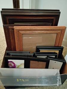 lot 1200 image: Assorted Picture Frames.   8 x 10 and 4 x 6