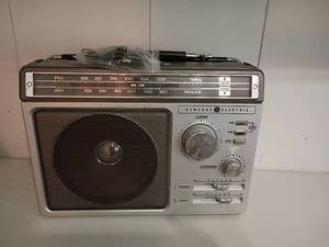 lot 1205 image: GE AM FM Radio