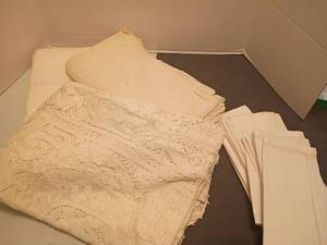 lot 1300 image: Table Cloths and Napkins