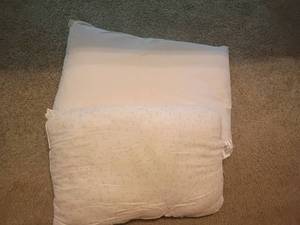 lot 1307 image: 2 Bed Pillows