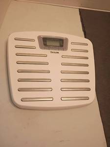 lot 1320 image: Taylor Bathroom Scales