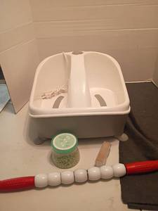 lot 1321 image: Foot Massagers with Foot Soak