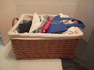 lot 1322 image: Basket full of clothing bags, laundry bags and reusable bags