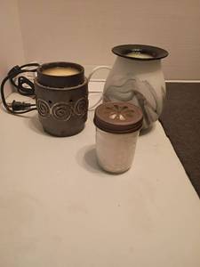 lot 1325 image: Scentsy, and another Wax Melt plus a Candle