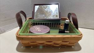 lot 1368 image: Woven Basket with Beauty Products Gift Set
